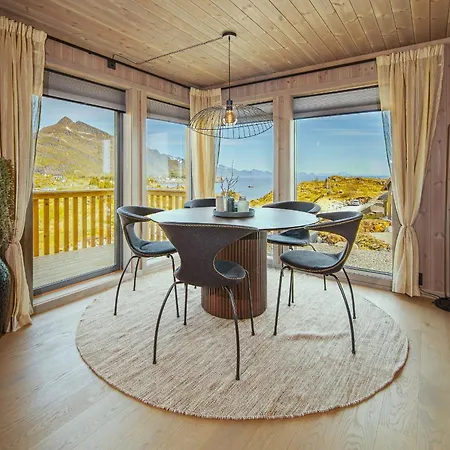 The Magic View Of Lofoten - Golden Horizon Chalet *